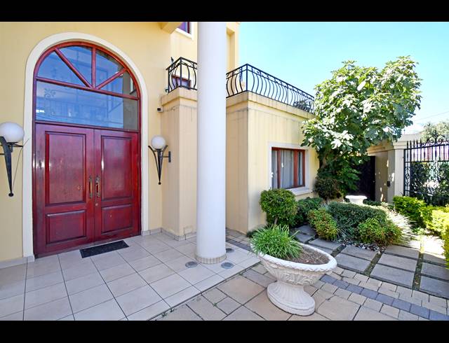 6 BEDROOM HOUSE FOR SALE IN CROWN NORTH